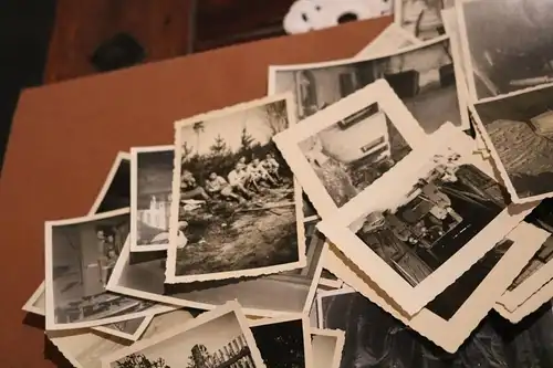 85 alte Fotos eines Soldaten ?  Soldaten, LKW´s , Frankreich ??