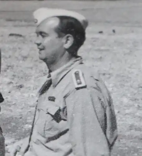 tolles altes Foto Soldaten Luftwaffe bei Schiessübungen - Tropenuniform