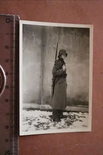tolles altes Foto junger Kanonier auf Wache in Hannover