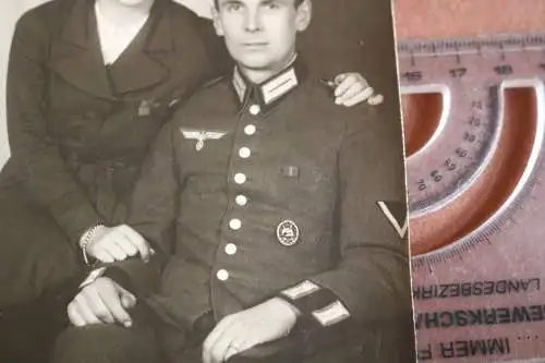 tolles altes Foto - Frau mit  Mann Soldat Bautzen