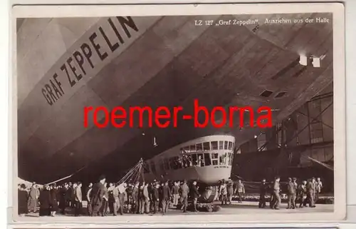 81266 Foto Ak LZ 127 'Graf Zeppelin' Ausziehen aus der Halle 1930