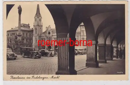 85111 Foto Ak Trautenau im Sudetengau (Trutnov) Markt Autos Arkade um 1930