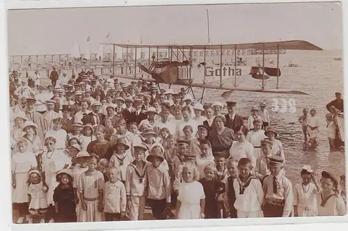 63966 Foto Ak Flugzeug Doppeldecker Gotha am Ostseestrand um 1915