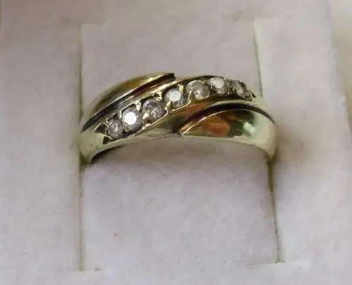 wunderschöner 585er Gold Ring mit 7 hübschen Ziersteinen (122165)