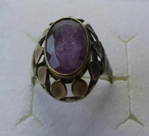 Anneau doré élégant 333 avec tête de bague décorée et pierre précieuse pourpre (103787)