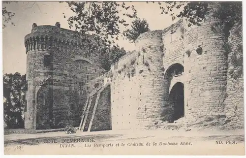 CPA Dinan, Les Remparts et le Chateau de la Duchesse Anne, ungel.