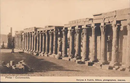 Philae Colonnades, incurvée