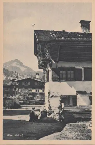 Village du haut, vue du bâtiment, partie de la rue, incurvée