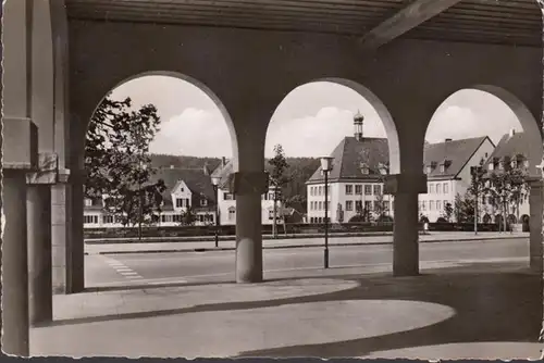 Freudenstadt, Durchblick auf den Marktplatz, gelaufen 1956