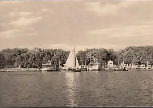 Neubrandenburg, Auf dem Tollensesee, Schiffe, ungelaufen