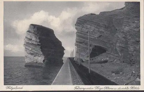 Helgoland, partie rocheuse de Hoy cornes et grotte sombre, incurvée