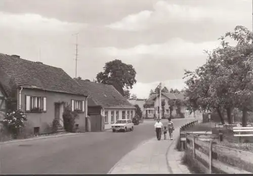 Zechlinerhütte, Straßenansicht, Auto, Personen, ungelaufen