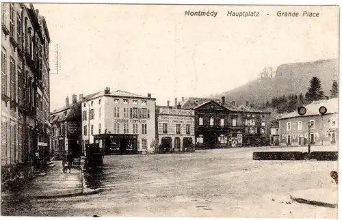 Frankreich, MONTMÉDY Hauptplatz m. Geschäften, 1915 gebr. sw-AK