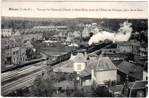 Frankreich, Dinan, Bahnhof Platz m. Lokomotive u. Hotel, ungebr. sw-AK