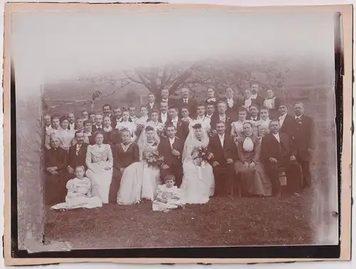 Fotografie: Doppelhochzeit / Hochzeitsfoto um 1900, Familienfoto, Gruppenbild