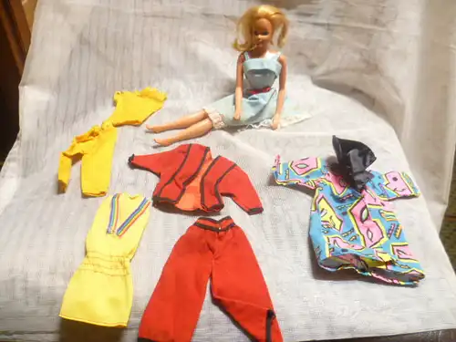 Vintage Barbie Living seltene Haarfarbe in Fashion u Kleidungsets Mattel 1966 Malaysia