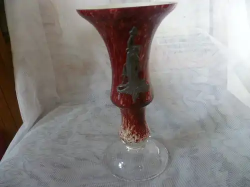 WMF Ikora  Karneol Rotglas Vase Karneolglas Vase um 1920, Böhmen, weißes Opalglas farblos überfangen und formgeblasen