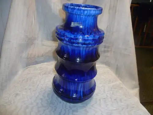 Scheurich Vase von 1970 im Pagoden Design und blau-schwarzer .-weiß Schlickerlasur , Modell 266-28