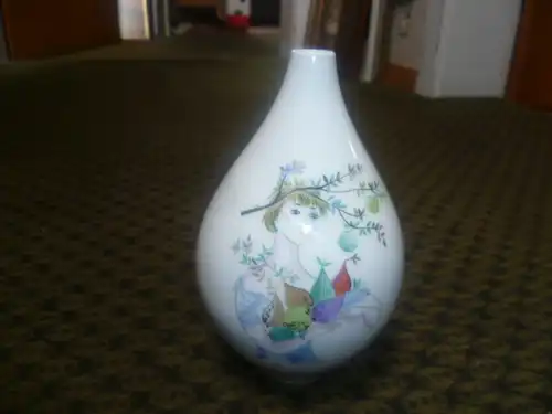 Vase, Dekor "Obstträgerin", Entwurf Bele Bachem. Porzellan, weiß, Stempelmarke Rosenthal