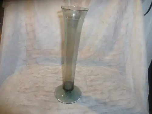  Bauhaus Industrie Design Wilhelm Wagenfeld Rauchglas Vase Trichter Vase 1950 er Jahre , aus der Vitrine H: 26 