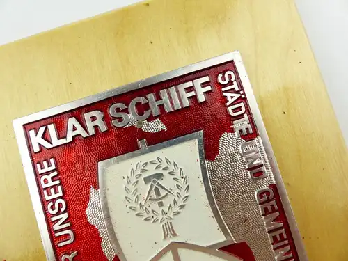 #e7380 DDR Plakette auf Holz KLAR SCHIFF mach mit, schöner unsere Städte, DEFEKT