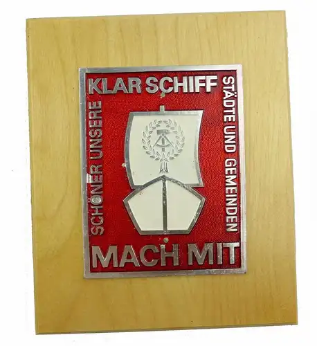 #e7379 DDR Plakette auf Holz KLAR SCHIFF mach mit, schöner unsere Städte, DEFEKT