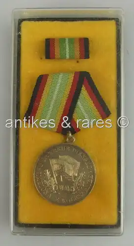 Medaille treue Dienste in der NVA in 900 Ag Silber, Punze 5 vgl. Band I Nr. 150e