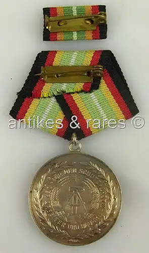 Medaille treue Dienste in der NVA in 900 Ag Silber, Punze 5 vgl. Band I Nr. 150e