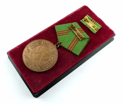 #e6025 Medaille für treue Dienste bewaffnete Organe des MdI Nr. 143a Stufe III