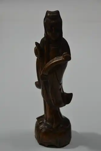 Figur aus Holz, verm. asiatischer Heiliger oder Gelehrter