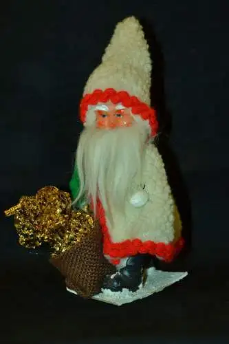 Nikolaus Figur, Kunststoff,wohl Mitte des 20. Jhdt. weißer Mantel,20 cm