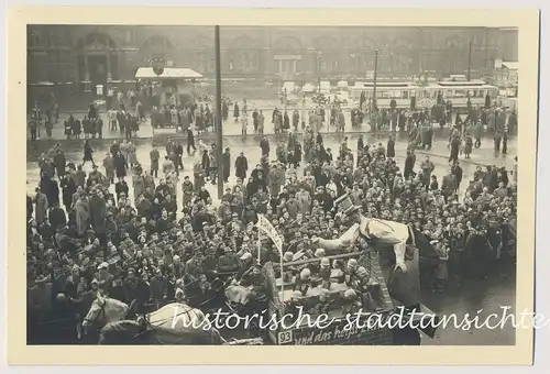 Frankfurt am Main - Bahnhof Straßenbahn - Karneval Umzug - Tolles altes Foto 1950er