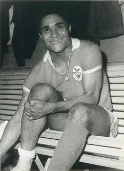 Eusebio da Silva Ferreira Fussballspieler Benfica Lissabon Echtfoto 18 x 13 cm um 1970