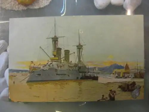 Panzerschiff und Torpedoboot im Hafen von Tschingtau