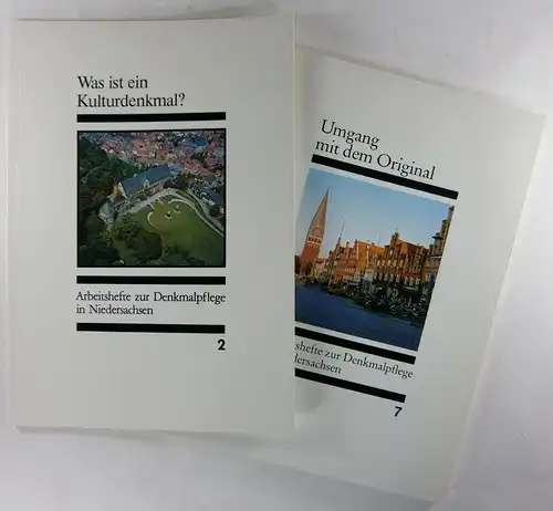 Möller, Hans-Herbert (Hrsg.): Was ist ein Kulturdenkmal? + Umgang mit dem Original. Dokumentation der Jahrestagung der Vereinigung der Landesdenkmalpfleger in der Bundesrepublik Deutschland, Lüneburg, 22.-25...