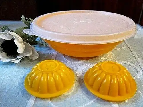 TUPPERWARE retro 1 Dose box  "Gugelhupf" GELB tiptop sauber