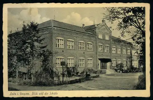 AK   Loitz in Vorpommern - Blick auf die Schule ..... [ H003 ]