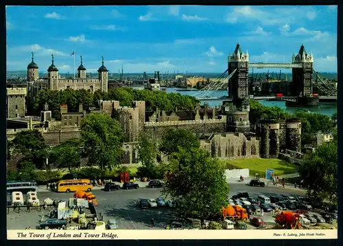 AK    The Tower of London + Tower Bridge ..... [ H671 ]