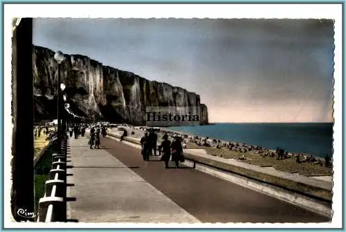 [Ansichtskarte] Le Tréport - (Seine-Maritime) La Promenade et les Palaises. 