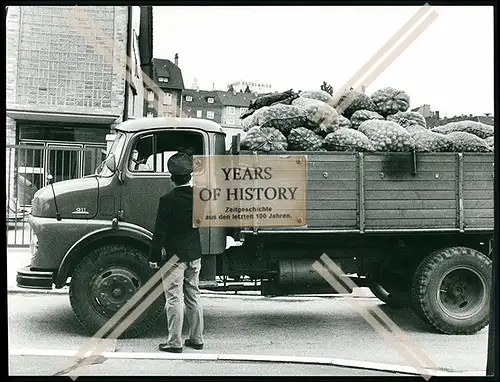 Foto Dortmund 1965 Coop Mercedes LKW Säcke mit Kartoffel