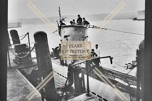 Foto U-Boot Unterseeboot im Hafen mit Kennung am Turm