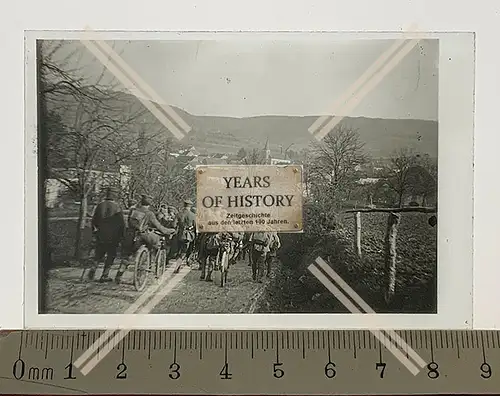 Orig. Glas Dia 1.WK Belgien Frankreich Soldaten mit Fahrrad Einmarsch in ein Do