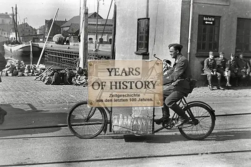 Foto kein Zeitgenössisches Original Dänemark Aalborg Fahrrad Soldaten Luftwaffe