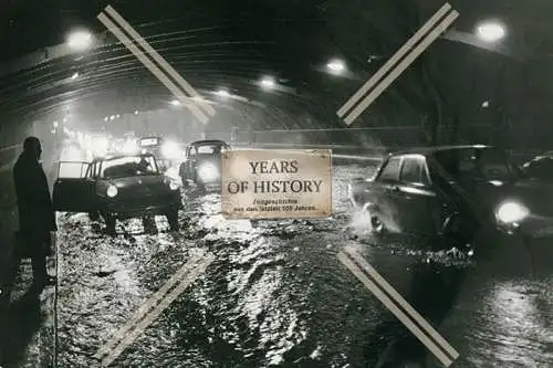 Foto Dortmund schwere Regenfälle nach Unwetter Straßenaufnahme im Tunnel Seda