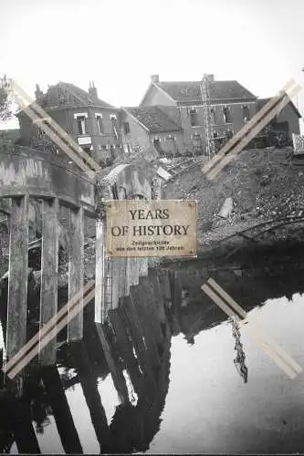 Foto Frankreich Luftwaffe mit kleiner Flak Stadt am Fluss