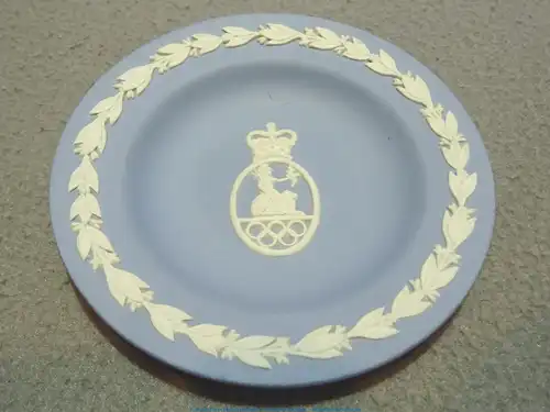 Kleiner Wedgwood Sammelteller - Krone , Olympische Ringe - 11 cm, Antik-ksm