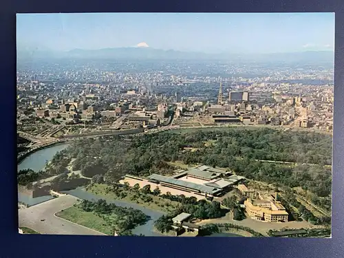 [Echtfotokarte farbig] Imperial Palace, mit Blick auf den Mount Fuji. 