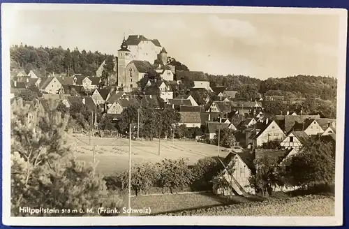 [Echtfotokarte schwarz/weiß] AK, Hilpoltstein, gelaufen mit Poststempel “Reichsparteitag der NSDAP” vom 09.09.1935 von Nürnberg nach Zwickau.
Die Karte ist zusätzlich mit dem Sonderstempel “Marschstaffel Gau Sachsen, 04.-10.09.1935 Hof...