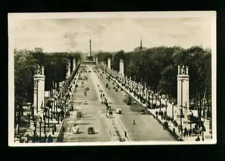 Berlin. Ost West Achse mit Siegessäule im Festschmuck