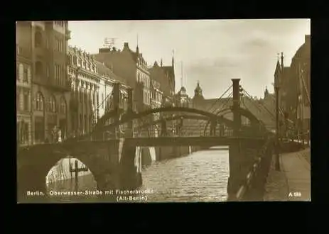 Berlin. Oberwasser Strasse mit Fischerbrücke (Alt Berlin)